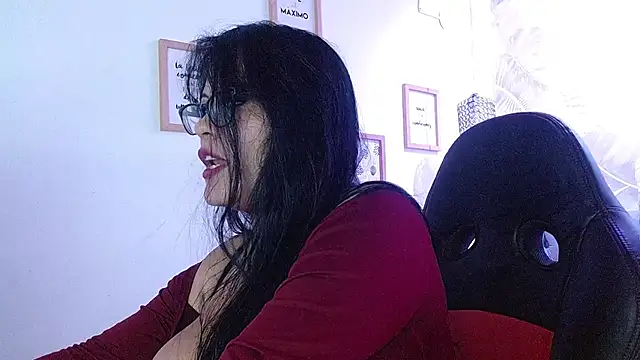 Snapshot of violletha chatting on 03/04/25, 12:33 violletha online show from 03/04/25, 12:33
