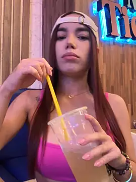 Snapshot of carolynnetrujillo chatting on 10/12/25, 12:12 carolynnetrujillo online show from 10/12/25, 12:12