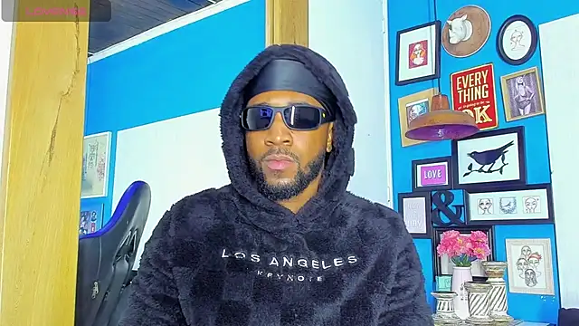 Snapshot of Drake_Nassir4 chatting on 10/01/25, 09:51 Drake Nassir4 online show from 10/01/25, 09:51
