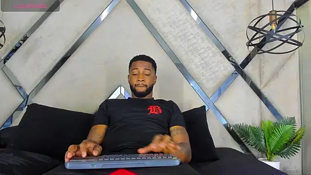 Snapshot of Drake_Nassir4 chatting on 10/16/25, 05:54 Drake Nassir4 online show from 10/16/25, 05:54