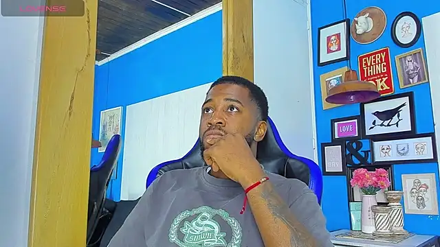 Snapshot of Drake_Nassir4 chatting on 10/08/25, 09:26 Drake Nassir4 online show from 10/08/25, 09:26