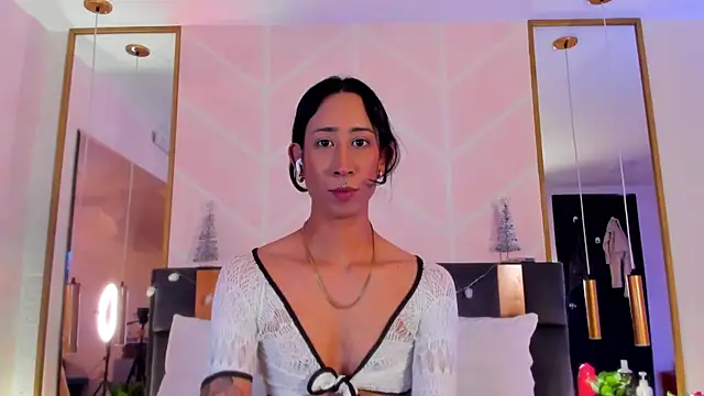 GabyPetit online show from 11/18/25, 08:01