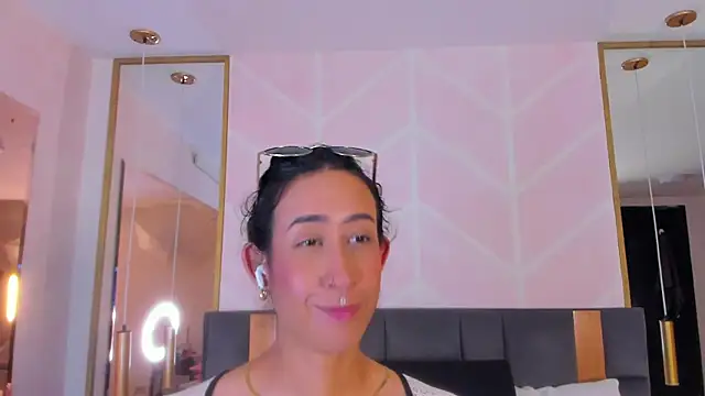 GabyPetit online show from 11/10/25, 08:14