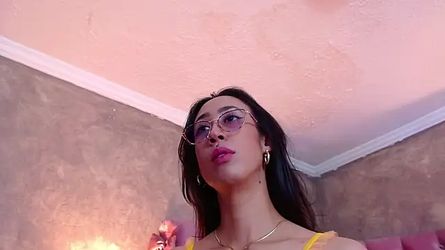 Snapshot of GabyPetit chatting on 03/17/25, 11:46 GabyPetit online show from 03/17/25, 11:46