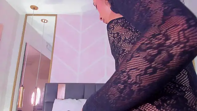 GabyPetit online show from 12/18/25, 08:23