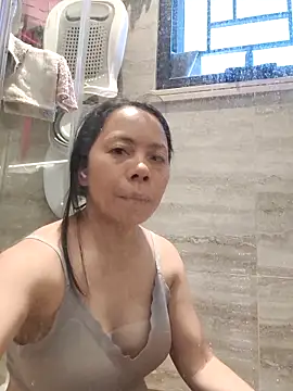 Snapshot of doggiepossession chatting on 11/17/25, 05:11 doggiepossession online show from 11/17/25, 05:11