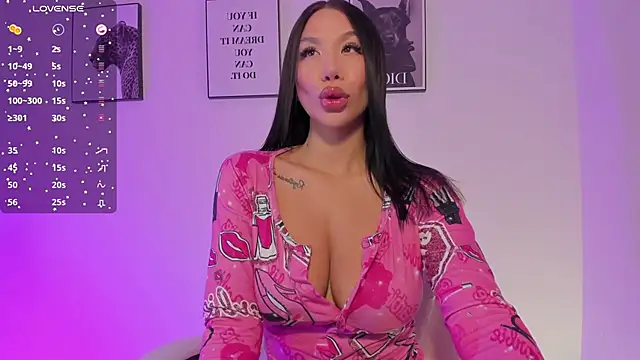 Emilyymilleer  online show from 11/26/25, 07:25