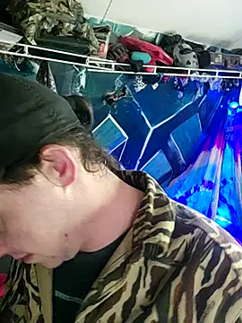 Boo-boo kittyfux online show from 10/23/25, 04:38