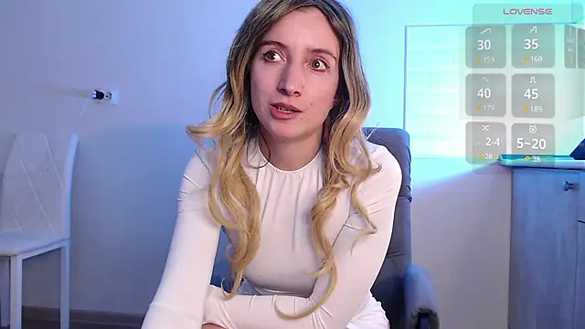 Snapshot of Eva_Hailey_ chatting on 01/17/25, 08:34 Eva Hailey online show from 01/17/25, 08:34