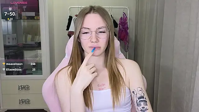 littlevildevil online show from 02/11/25, 03:40