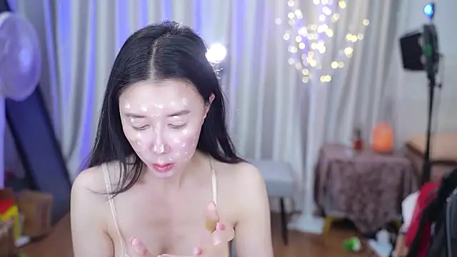 Snapshot of nono_babyy chatting on 12/23/25, 01:38 nono babyy online show from 12/23/25, 01:38