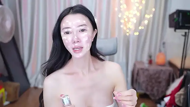 Snapshot of nono_babyy chatting on 12/21/25, 01:41 nono babyy online show from 12/21/25, 01:41