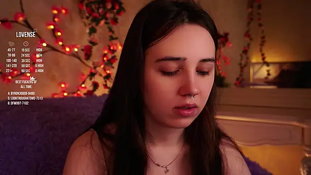 GillianDowdey online show from 11/12/25, 03:21