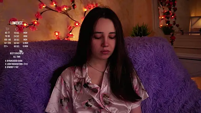 GillianDowdey online show from 11/28/25, 03:07