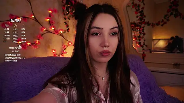 GillianDowdey online show from 11/29/25, 02:34