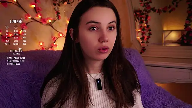 GillianDowdey online show from 11/25/25, 03:29