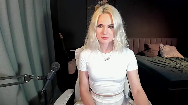 Snapshot of Milena_marshmalows chatting on 02/23/25, 11:04 Milena marshmalows online show from 02/23/25, 11:04