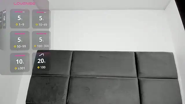 Snapshot of Lizz_Luna chatting on 09/25/25, 02:12 Lizz Luna online show from 09/25/25, 02:12