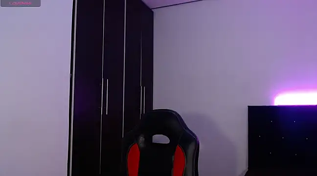 Snapshot of zarablare_ chatting on 01/04/25, 01:52 zarablare online show from 01/04/25, 01:52
