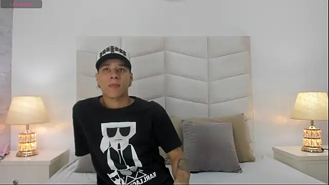 Snapshot of Buda_and_Cataleya_ chatting on 03/17/25, 02:01 Buda and Cataleya  online show from 03/17/25, 02:01
