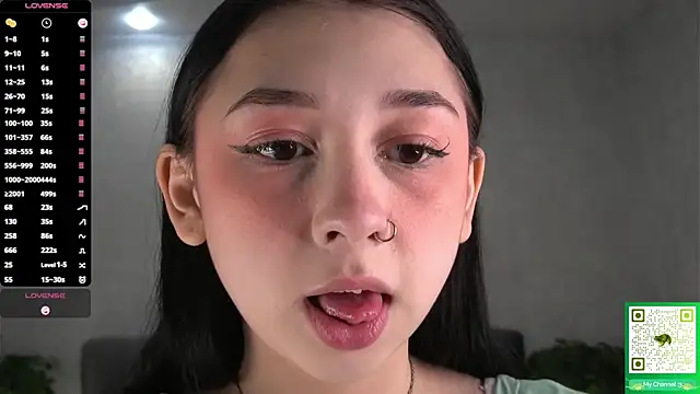 AislyEmbury online show from 11/27/25, 04:46