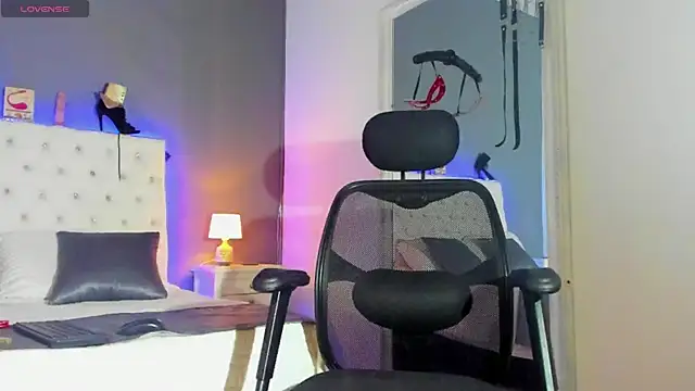 Snapshot of corwindallas24cm chatting on 02/14/25, 03:15 corwindallas24cm online show from 02/14/25, 03:15