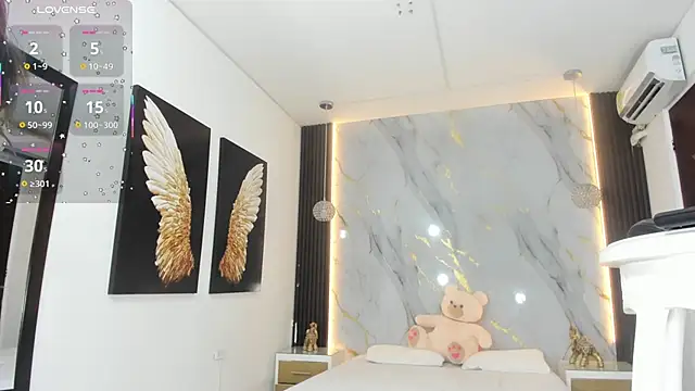 estephany doll online show from 10/19/25, 02:09