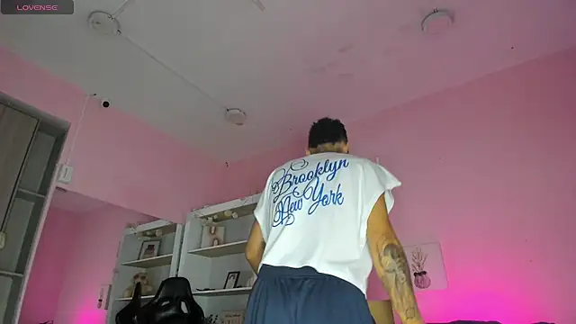 Ian Castillo  online show from 10/23/25, 11:09