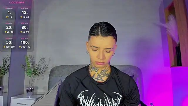Snapshot of Ian_Castillo_ chatting on 06/30/26, 11:21 Ian Castillo online show from 06/30/26, 11:21