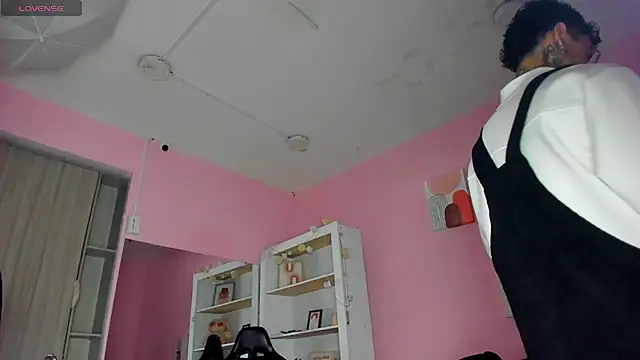 Ian Castillo  online show from 11/25/25, 11:21