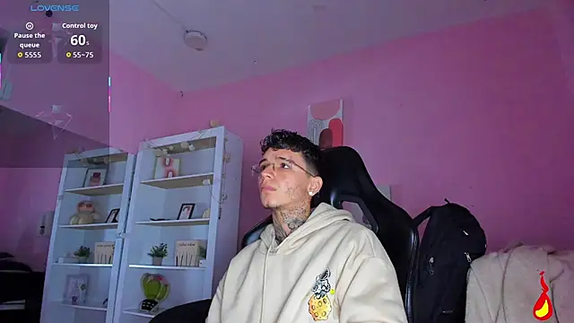 Ian Castillo  online show from 11/14/25, 11:14