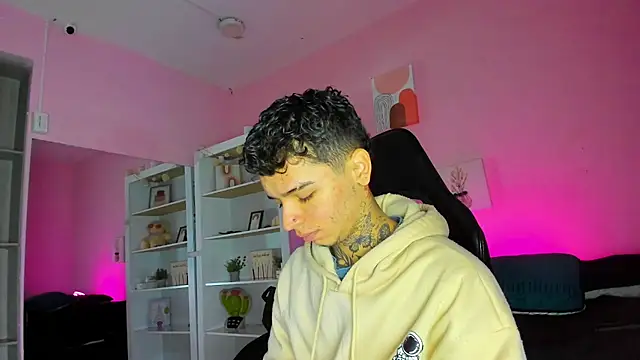 Ian Castillo  online show from 10/24/25, 11:09