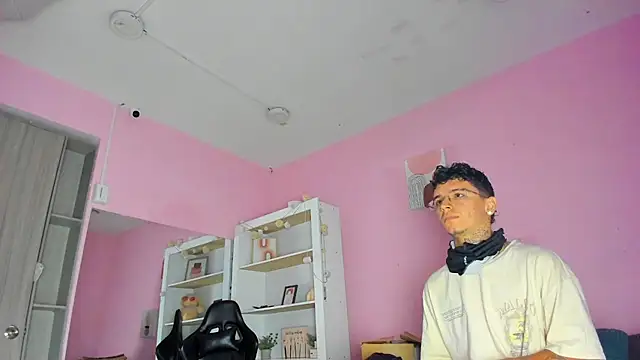 Ian Castillo  online show from 10/28/25, 11:09