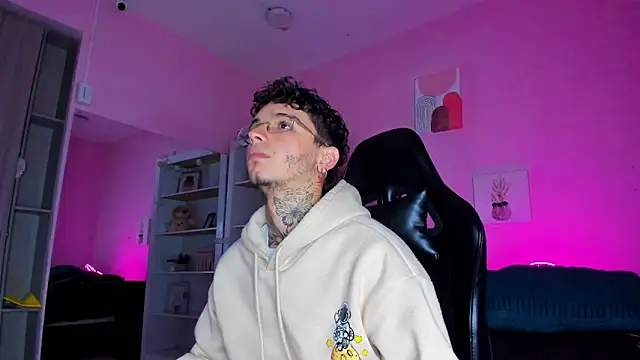 Ian Castillo  online show from 12/03/25, 11:20