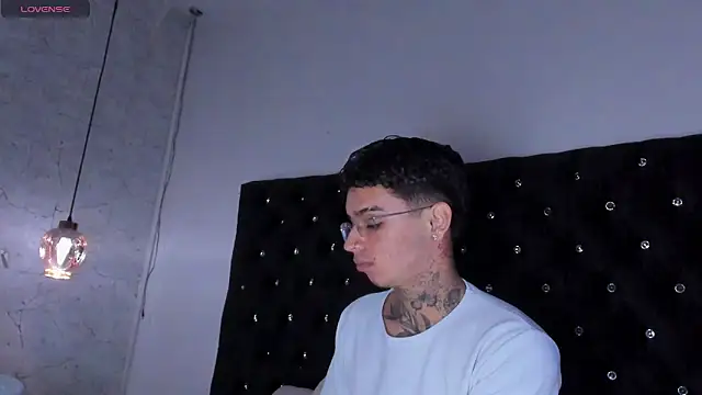 Ian Castillo  online show from 10/01/25, 11:25