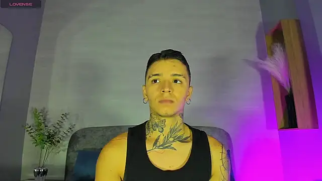 Snapshot of Ian_Castillo_ chatting on 07/10/26, 11:10 Ian Castillo online show from 07/10/26, 11:10