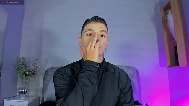 Snapshot of Ian_Castillo_ chatting on 06/17/26, 11:09 Ian Castillo online show from 06/17/26, 11:09