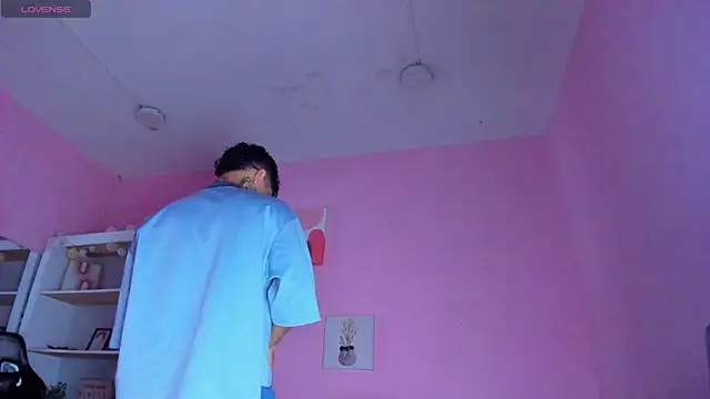 Ian Castillo  online show from 11/10/25, 11:15