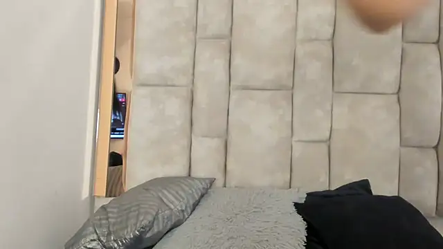 Snapshot of Oliviaa_Evans chatting on 01/18/26, 03:32 Oliviaa Evans online show from 01/18/26, 03:32