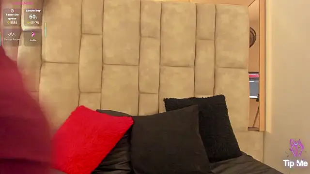 Snapshot of Oliviaa_Evans chatting on 02/14/26, 02:45 Oliviaa Evans online show from 02/14/26, 02:45