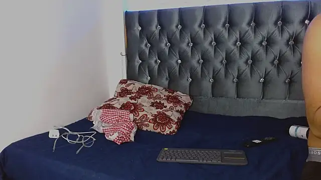 Snapshot of AntonellaAndNoah chatting on 03/12/25, 11:12 AntonellaAndNoah online show from 03/12/25, 11:12