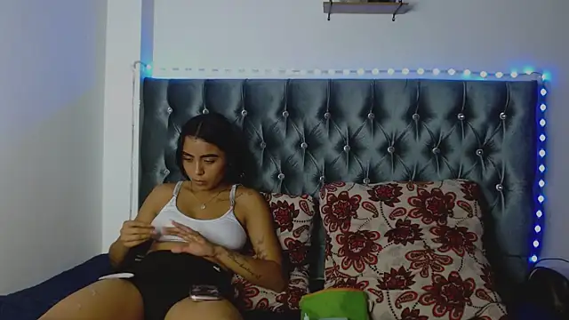 Snapshot of AntonellaAndNoah chatting on 03/07/25, 10:43 AntonellaAndNoah online show from 03/07/25, 10:43