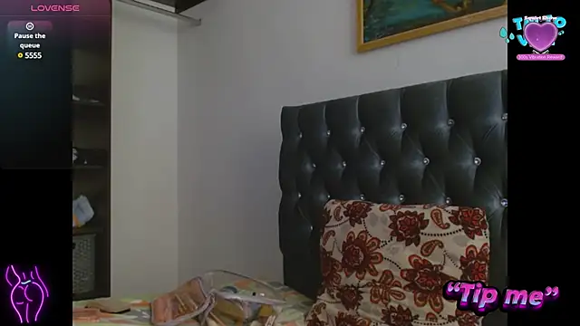 Snapshot of AntonellaAndNoah chatting on 01/11/25, 07:59 AntonellaAndNoah online show from 01/11/25, 07:59