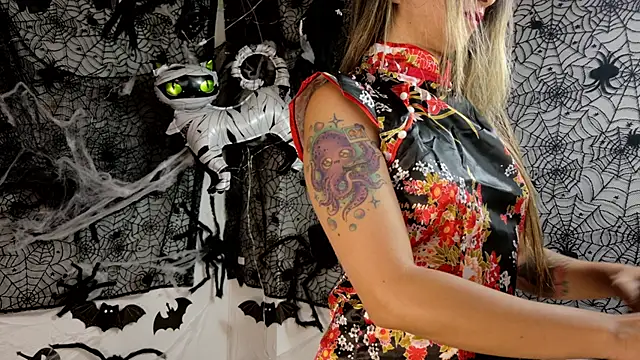 Snapshot of julietta___jackson chatting on 10/18/25, 04:53 julietta jackson online show from 10/18/25, 04:53