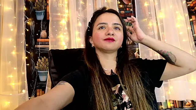 Snapshot of julietta___jackson chatting on 06/11/26, 12:32 julietta jackson online show from 06/11/26, 12:32
