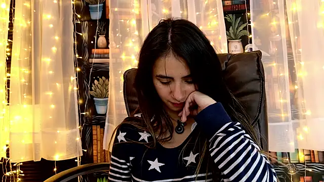 Snapshot of julietta___jackson chatting on 06/14/26, 02:24 julietta jackson online show from 06/14/26, 02:24