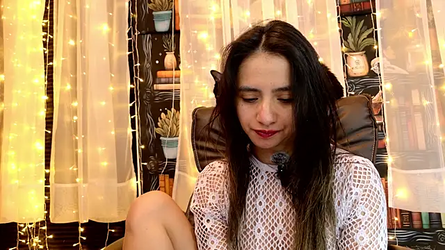 Snapshot of julietta___jackson chatting on 07/21/26, 09:49 julietta jackson online show from 07/21/26, 09:49