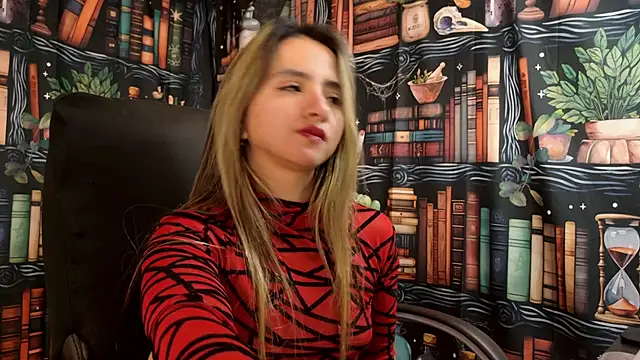 Snapshot of julietta___jackson chatting on 02/14/25, 02:18 julietta jackson online show from 02/14/25, 02:18