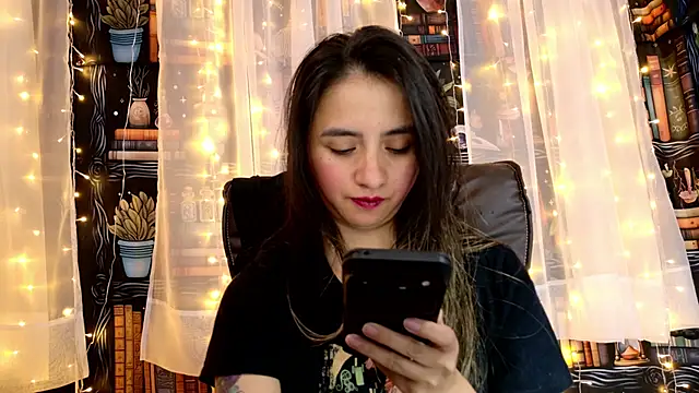 Snapshot of julietta___jackson chatting on 06/10/26, 10:00 julietta jackson online show from 06/10/26, 10:00