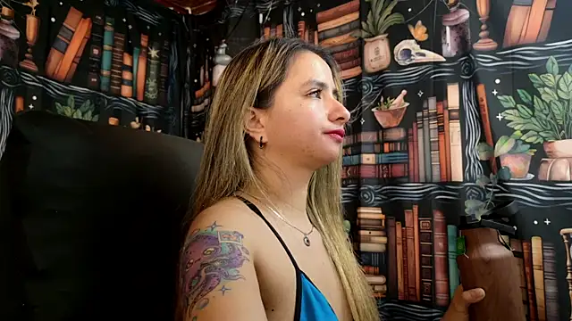 Snapshot of julietta___jackson chatting on 02/20/25, 02:51 julietta jackson online show from 02/20/25, 02:51